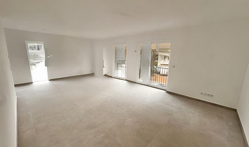 4-room apartment, first occupancy, in a new building, with a kitchen and balcony.