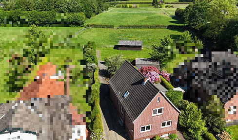 House with almost 4,000 square meters of land, its own stable, and pasture - Rellingen.