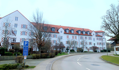 Helle, großzügige 3- Zimmer Wohnung mit Balkon zu vermieten - Egmating