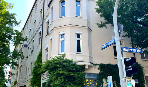 Elegant, bright 3.5-room apartment in a historic building with a balcony, located in a fantastic area!