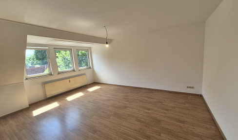 2-Zi.-DG-Wohnung, frisch renoviert - 11 min. mit dem Auto zum Bahnhof Buxtehude