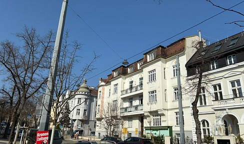 Sehr schöne Altbauwohnung mit grossem, sonnigenm Balkon