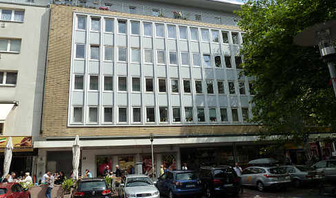 Attractive office spaces for rent, located in a central area.