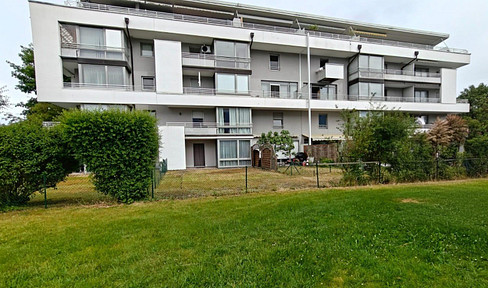 Beautiful 2-room apartment with a large garden, underground parking, and accessible features, in a very good location.