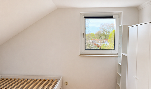 Modern and energy-efficient one-bedroom apartment in the attic of a building, located in Frankfurt-Bonames.