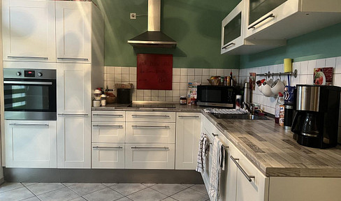 From September 1st: Fantastic 3-room attic apartment, with 2 balconies, fitted kitchen, parking space, and attic storage.