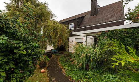 Versatile two-family home located in a recognized nature conservation area.