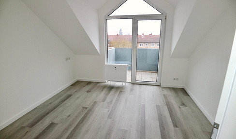 Bright 2-room attic apartment with a balcony, fitted kitchen, and 2 parking spaces in Eisenberg.
