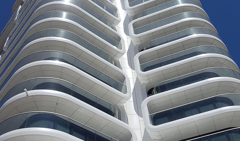 2-Zimmer-Wohnung mit Balkon und Einbauküche in Grandtower, Frankfurt am Main