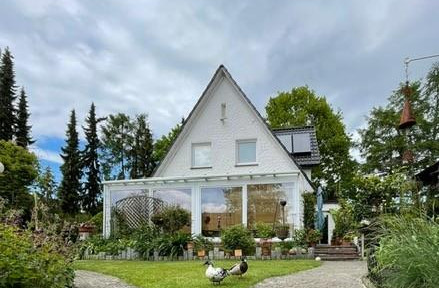 Klassisches Stadthaus und separater Bungalow