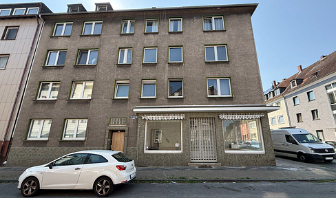 Retail/Office/Clinic space in a prime location.