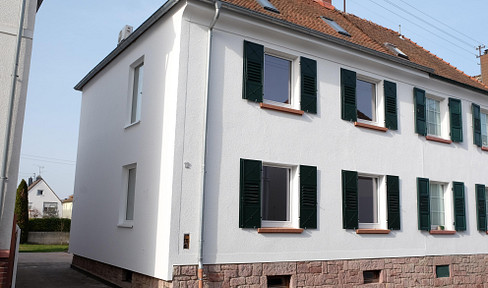 Semi-detached house, completely renovated with a heat pump, plus building land with building permit, located in Dreieichenhain.