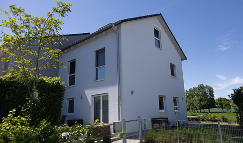 ++ No fees ++ Semi-detached house with a stunning view in Weichs.