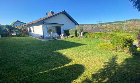 Well-maintained detached house with a garage and garden, located on the outskirts of town and offering panoramic views - for sale by owner.