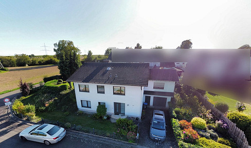 Well-maintained detached house with a garage and garden, located on the outskirts of town and offering panoramic views - for sale by owner.