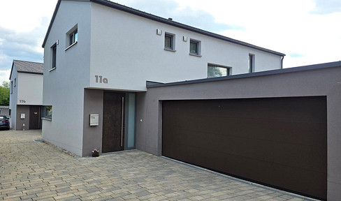 Bright, sun-filled villa near the lake.