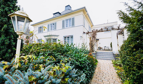 Old-world charm meets modern comfort – 5 rooms, 140 m², 1st floor, garden & lots of light | Bad Homburg-Kirdorf.
