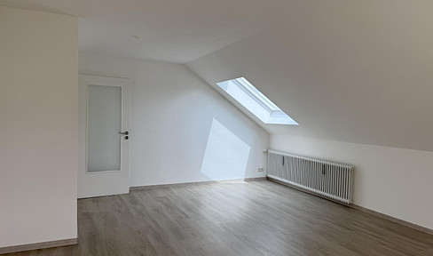 Modernized attic apartment in a quiet building with only three units, located in Gablingen.