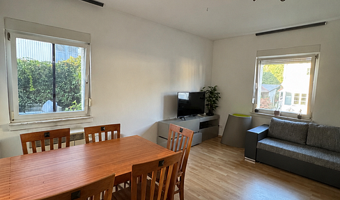 Well-maintained 2-room apartment with a large rooftop terrace.