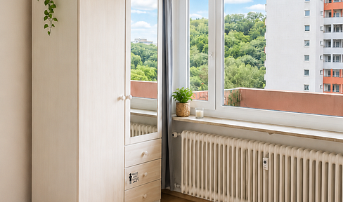 Large room with its own balcony in a cozy shared apartment with female roommates.