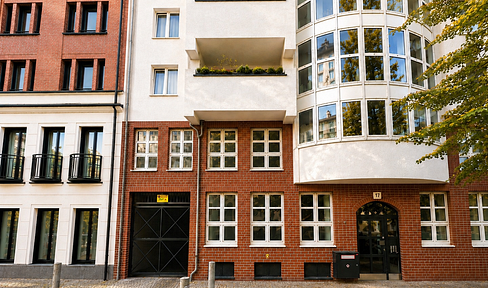 Commercial unit located directly on Emser Platz, ideal for an office or medical practice... (no commission fees).