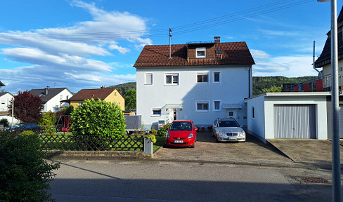 Duplex house with 185 square meters. No commission. Garage + 5 parking spaces.