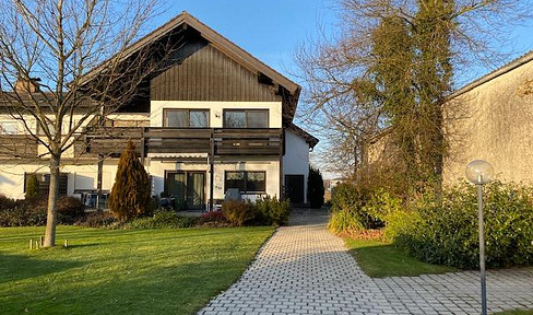 Großzügige und helle Galeriewohnung in grüner Lage