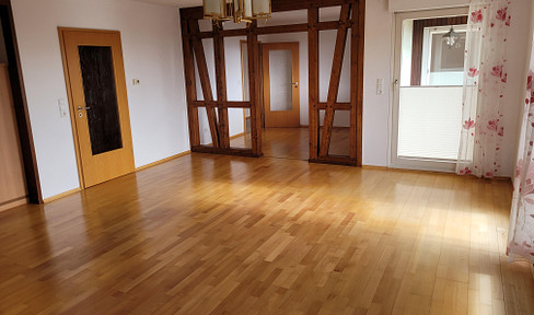 Spacious 4.5-room apartment with a terrace and access to a communal garden, including an outdoor pool, located in Grunholz.