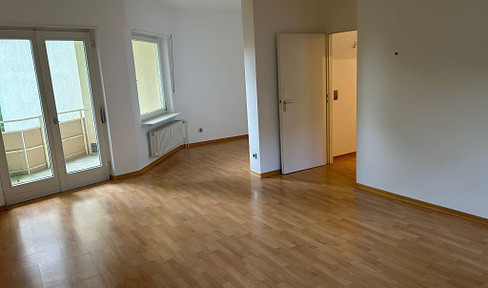 Traumhaftes Wohnen nahe Schlachtensee: Helle 2- bis 2,5-Zimmer-Wohnung mit 2 Balkonen & Stellplatz