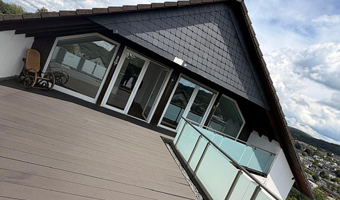 Großzügige 3-Zimmer-Wohnung (DG) mit Dachterrasse und traumhaftem Fernblick