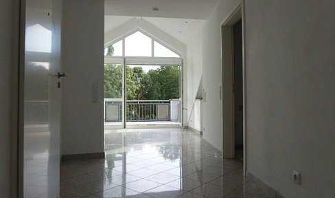 Bright, spacious 3.5-room apartment with a triangular layout, panoramic skylight, south-facing balcony, and a 34m2 attic space (suitable for storage or potential conversion).