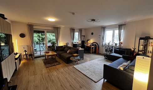 Attractive 3-room apartment with accessible entry, parking space, and bicycle storage.