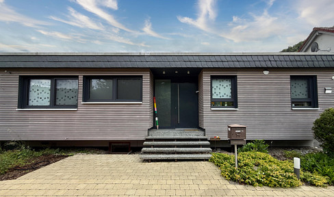 Modern single-family home with a heat pump, photovoltaic system, and battery storage — Energy efficiency class A+ in Blaubeuren-Weiler.