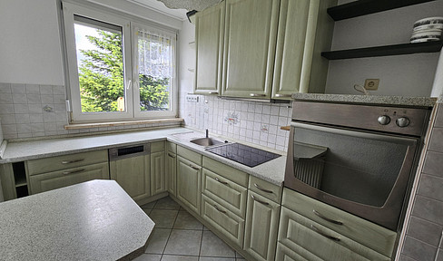 Newly renovated 3-room apartment with fitted kitchen and balcony – eligible for housing allowance, available from July 1st.