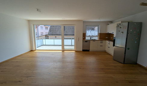 Spacious 4-room apartment with balcony in Heimsheim.