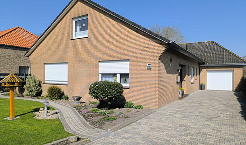 Detached single-family house in 26844 Ditzum.