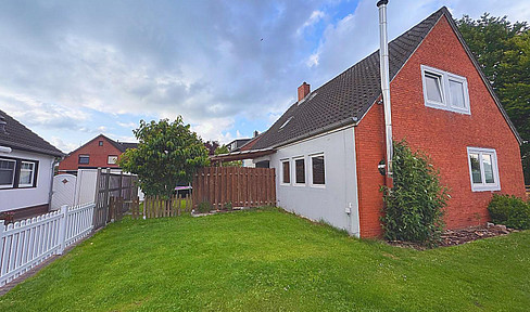 Freistehendes Einfamilienhaus mit Garten, Pool und Ausbaureserve in Berne