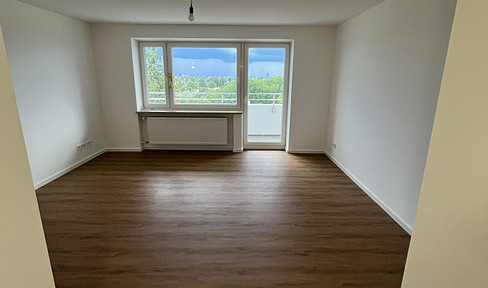 2-room apartment, completely renovated with fitted kitchen, 11 sqm terrace with views of Munich and the mountains, and a cellar.