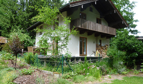 Für Naturliebhaber: renoviertes Haus Nähe Chiemsee, fast Alleinlage + Bergblick