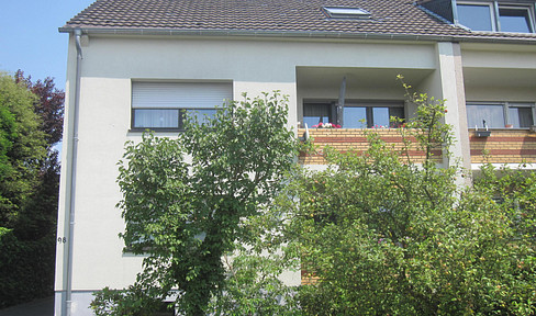 Charming attic apartment in Cologne-Lind – comfortable living with character.