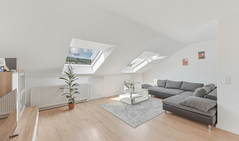 FURNISHED: Renovated and charming 2-room apartment in a good location.