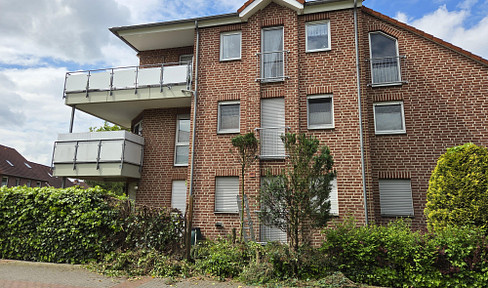 High-quality, renovated ground-floor apartment with a small garden, located in a quiet area.