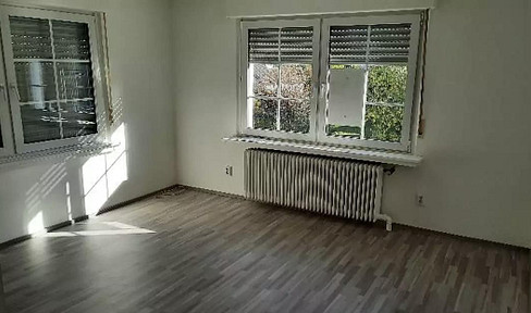 ⭐️⭐️⭐️ Bright 3-room apartment with fitted kitchen and access to a garden, located in Sankt Augustin – available from September 1st.