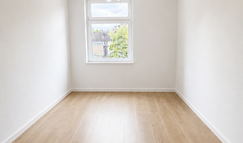 Ab sofort: renovierte 3,5-Zimmer-Wohnung mit 2 Bädern und 2 Balkonen