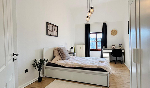 Furnished 20 m² room in a shared apartment – women-only shared apartment in the city center of Düsseldorf – quiet and high-quality.