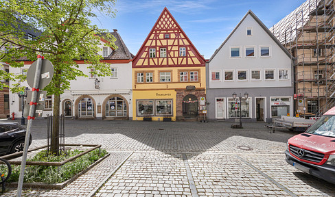 Residential and commercial building in the center of Kulmbach.
