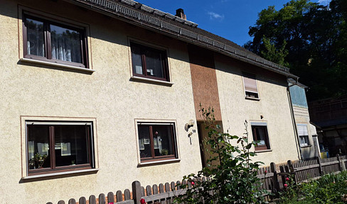 Living in Schlossgarten, in the idyllic village of Burgpreppach.