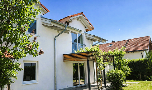 Haus-in-Haus Charakter! EG-Wohnung mit 90 m² - Eigengarten & Partykeller & Garage