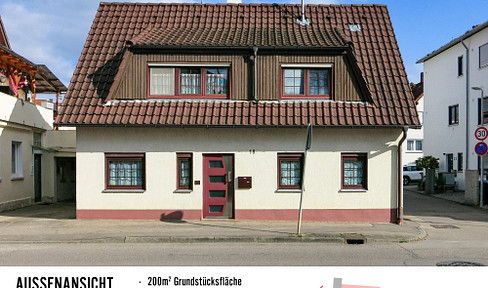 Familienhaus mit großer Scheune, z.B. als Werkstatt oder Garage