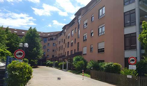 helle 2-Zimmer-Wohnung mit Balkon und Einbauküche in Augsburg